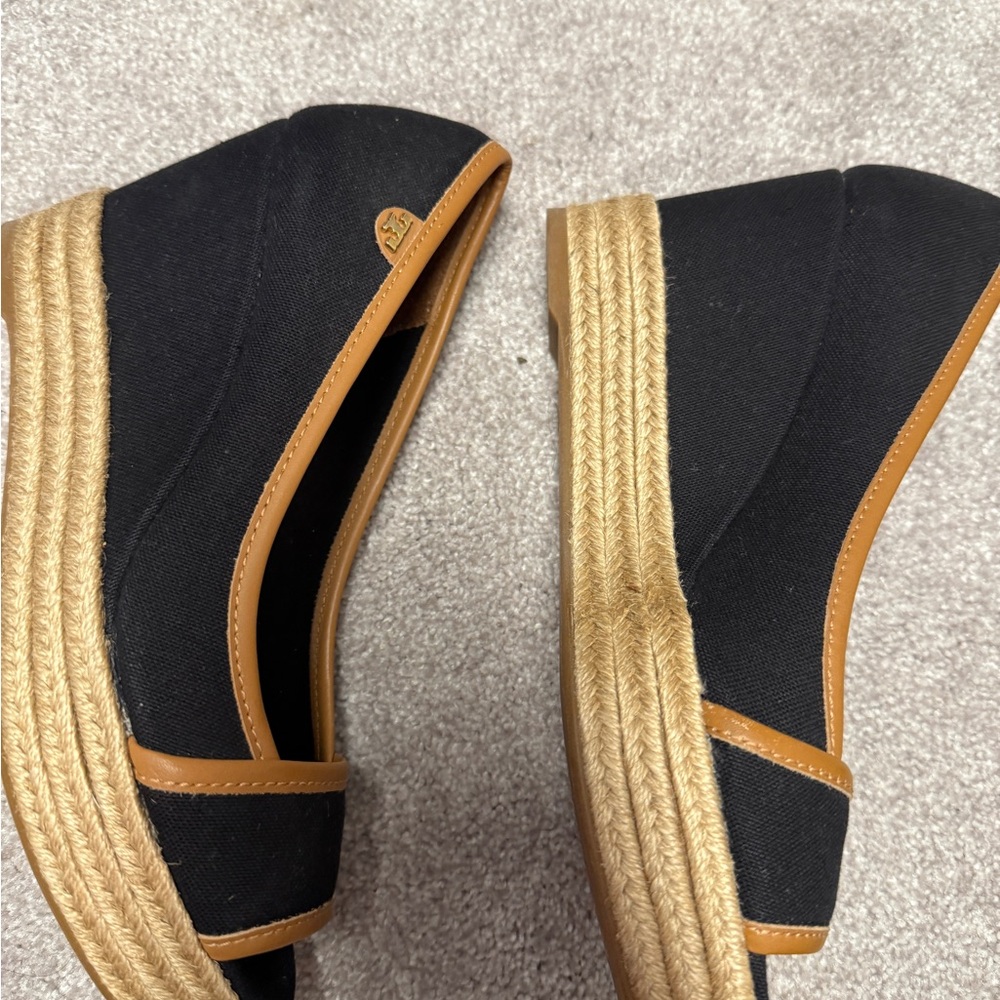 Elegant Black and Tan Women's Shoes - Picture 4 of 7